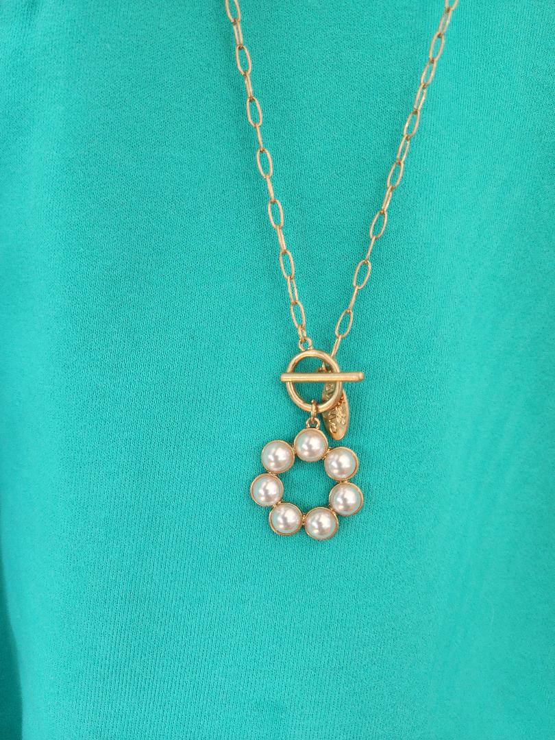 Canvas pearl circle necklace
