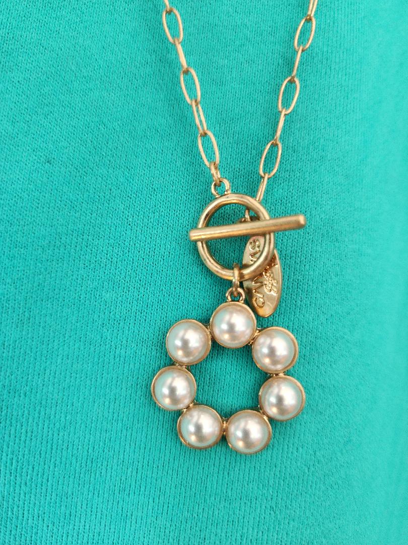 Canvas pearl circle necklace